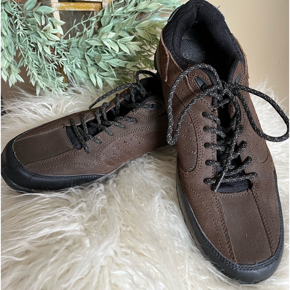 LIKE NEW MAGELLAN OUTDOORS LEATHER SHOES